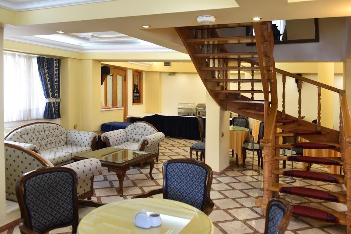 Aiolis Hotel 卡斯托里亚 外观 照片
