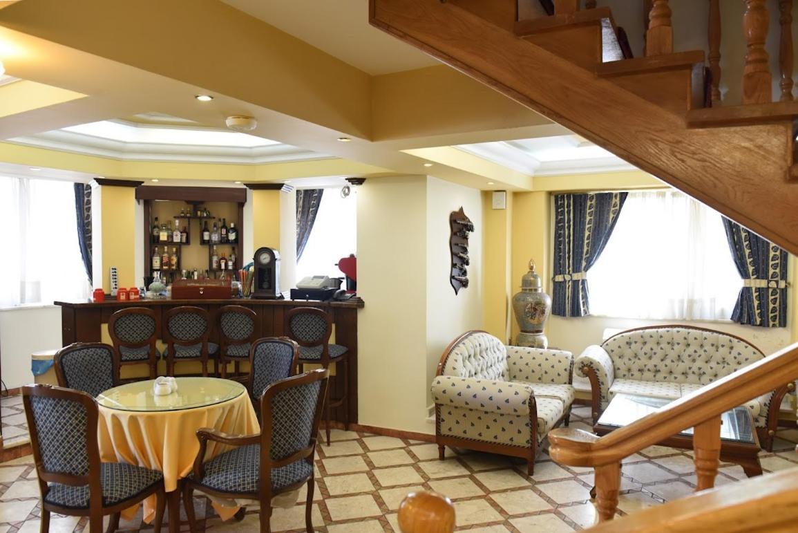 Aiolis Hotel 卡斯托里亚 外观 照片